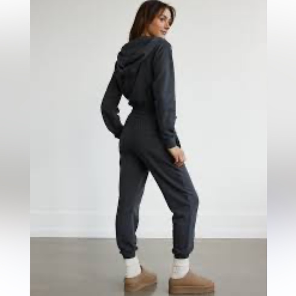 Aerie hoodie jumper charcoal gray, front zipper elastic waist jogger style Large